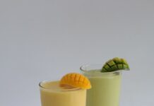 여름철 건강한 간식 만들기 2 clear drinking glasses with yellow liquid