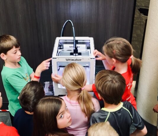 지역아동센터 아동 건강검진으로 건강 지킨다 children sitting on chair in front of table