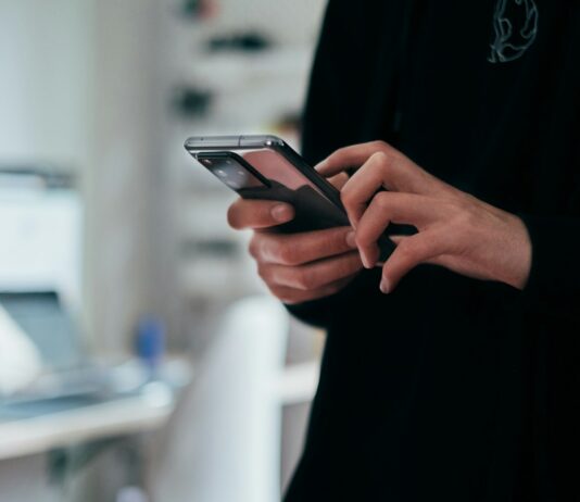 MZ세대를 위한 정신건강 케어: 스마트폰 중독과 스트레스 대처법 person holding black android smartphone