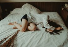 “만성피로, 이제는 생활 속 작은 변화로 개선하세요” woman lying on bed